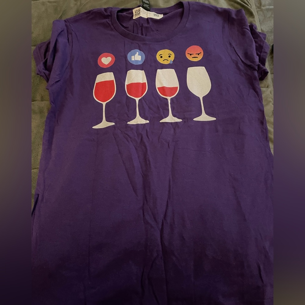 Purple wine emoji t-shirt. Size medium.